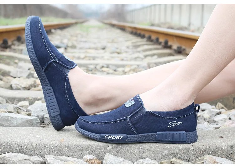 Men Casual Shoes Comfort Men Shoes Denim Male Shoes Adult Footwear 2020 New Men Loafers Canvas Shoes Men Sneakers Plus Size 46